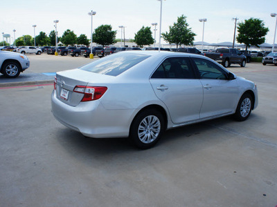 toyota camry 2012 silver sedan le gasoline 4 cylinders front wheel drive automatic 76116