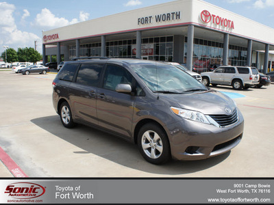 toyota sienna 2012 dk  gray van le mobility 7 passenger gasoline 6 cylinders front wheel drive automatic 76116