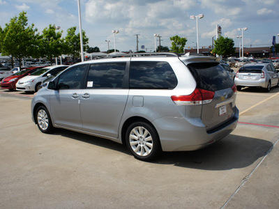 toyota sienna 2012 silver van limited 7 passenger gasoline 6 cylinders front wheel drive automatic 76116