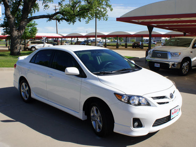 toyota corolla 2011 white sedan s gasoline 4 cylinders front wheel drive automatic 76210