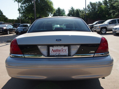 ford crown victoria 2011 lt  brown sedan lx flex fuel 8 cylinders rear wheel drive automatic with overdrive 75080