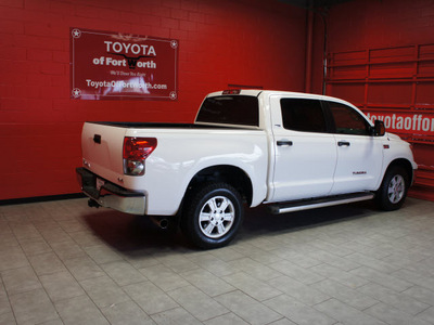 toyota tundra 2007 white sr5 gasoline 8 cylinders 4 wheel drive automatic 76116