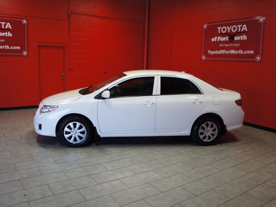 toyota corolla 2010 white sedan le gasoline 4 cylinders front wheel drive automatic 76116