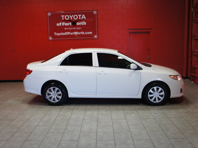 toyota corolla 2009 white sedan le gasoline 4 cylinders front wheel drive automatic 76116