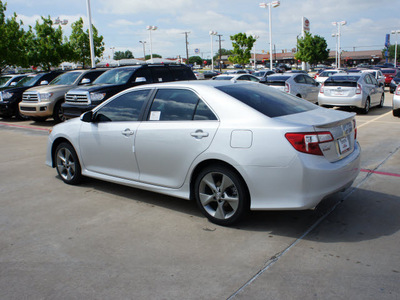 toyota camry 2012 silver sedan se v6 gasoline 6 cylinders front wheel drive automatic 76116