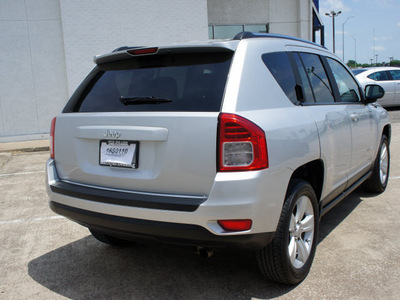 jeep compass 2011 silver suv gasoline 4 cylinders 2 wheel drive shiftable automatic 75080