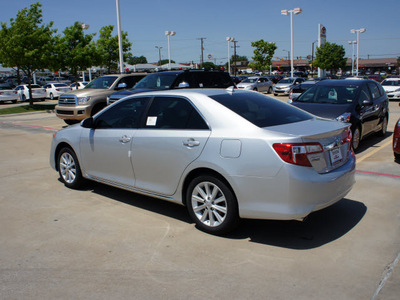 toyota camry 2012 silver sedan xle v6 gasoline 6 cylinders front wheel drive automatic 76116