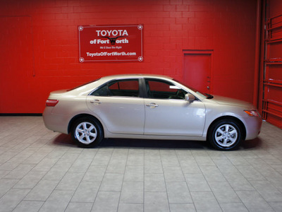toyota camry 2009 tan sedan le gasoline 4 cylinders front wheel drive automatic 76116