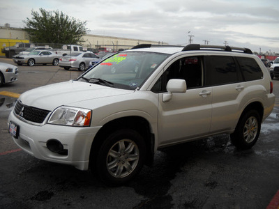 mitsubishi endeavor 2011 white gasoline 6 cylinders all whee drive automatic 79925