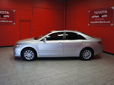toyota camry 2010 silver sedan xle v6 gasoline 6 cylinders front wheel drive automatic 76116
