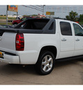 chevrolet avalanche 2009 white suv lt gasoline 8 cylinders 2 wheel drive automatic with overdrive 77340