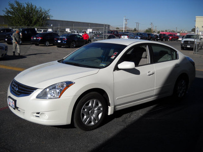 nissan altima 2011 white sedan gasoline 4 cylinders front wheel drive automatic 79925
