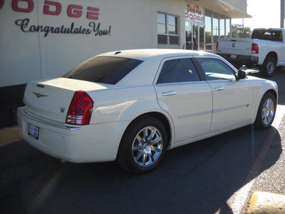 chrysler 300c 2010 white sedan gasoline 8 cylinders rear wheel drive automatic 79925