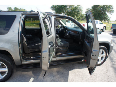 chevrolet suburban 2009 gray suv lt 1500 flex fuel 8 cylinders 2 wheel drive automatic 78016