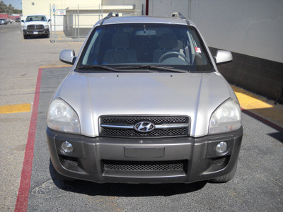 hyundai tucson 2005 silver suv gasoline 6 cylinders 4 wheel drive automatic 79925