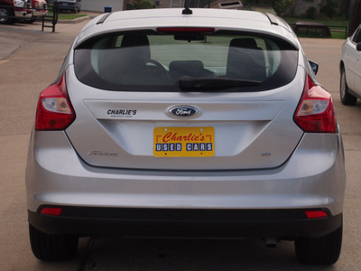 ford focus 2012 silver hatchback se flex fuel 4 cylinders front wheel drive automatic with overdrive 77340