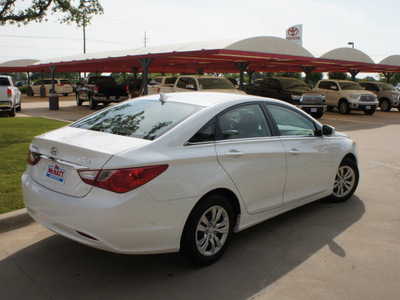 hyundai sonata 2011 white sedan gls gasoline 4 cylinders front wheel drive automatic 76210