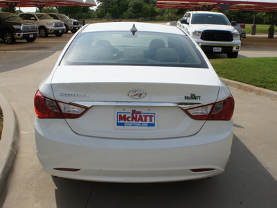 hyundai sonata 2011 white sedan gls gasoline 4 cylinders front wheel drive automatic 76210