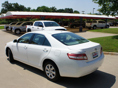toyota camry 2011 white sedan le gasoline 4 cylinders front wheel drive automatic 76210