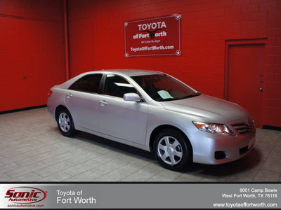 toyota camry 2010 silver sedan le gasoline 4 cylinders front wheel drive automatic 76116