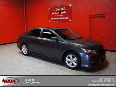 toyota camry 2011 gray sedan se gasoline 4 cylinders front wheel drive automatic 76116