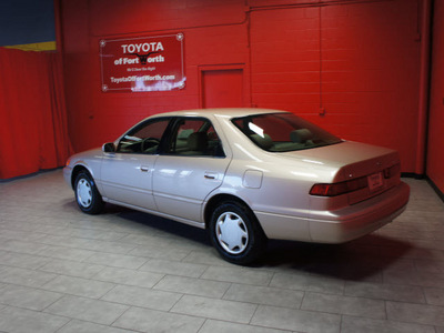 toyota camry 1999 beige sedan ce gasoline 4 cylinders front wheel drive automatic 76116