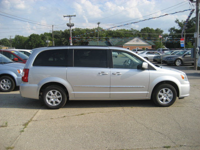 chrysler town and country 2012 silver van touring flex fuel 6 cylinders front wheel drive 6 speed automatic 62863