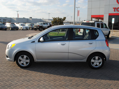 chevrolet aveo 2011 silver hatchback lt gasoline 4 cylinders front wheel drive automatic 76087