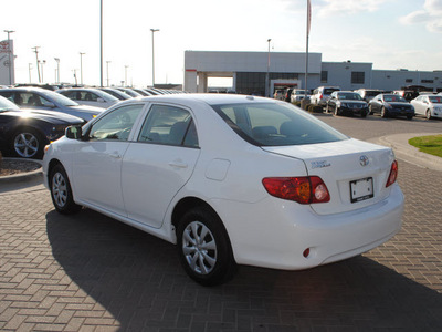 toyota corolla 2010 white sedan le gasoline 4 cylinders front wheel drive automatic 76087