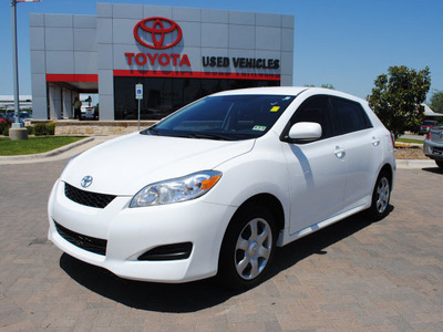 toyota matrix 2009 white hatchback gasoline 4 cylinders front wheel drive automatic 76087