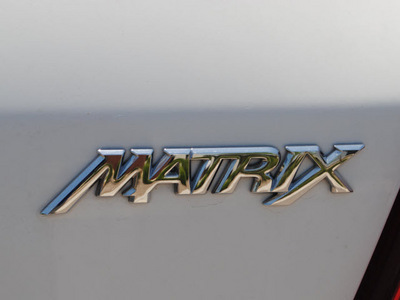 toyota matrix 2009 white hatchback gasoline 4 cylinders front wheel drive automatic 76087