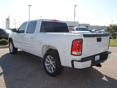 gmc sierra 1500 2009 white denali gasoline 8 cylinders all whee drive automatic 76087