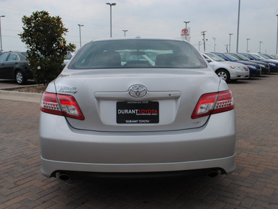 toyota camry 2011 silver sedan se gasoline 4 cylinders front wheel drive automatic 76087