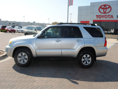 toyota 4runner 2007 silver suv sr5 gasoline 6 cylinders rear wheel drive automatic 76087