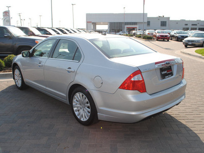 ford fusion hybrid 2010 silver sedan hybrid 4 cylinders front wheel drive automatic 76087