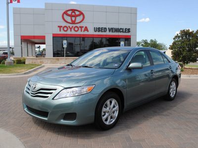 toyota camry 2011 green sedan le gasoline 4 cylinders front wheel drive automatic 76087