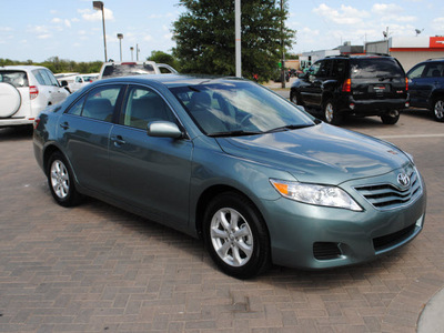 toyota camry 2011 green sedan le gasoline 4 cylinders front wheel drive automatic 76087