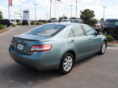 toyota camry 2011 green sedan le gasoline 4 cylinders front wheel drive automatic 76087
