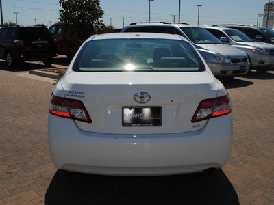 toyota camry 2011 white sedan le gasoline 4 cylinders front wheel drive automatic 76087