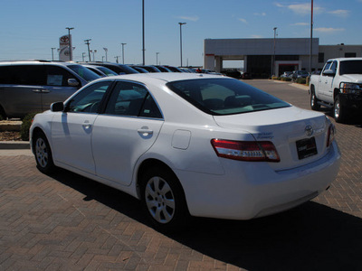 toyota camry 2011 white sedan le gasoline 4 cylinders front wheel drive automatic 76087