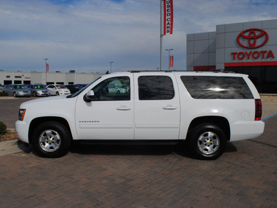 chevrolet suburban 2010 white suv flex fuel 8 cylinders 2 wheel drive 5 speed with overdrive 76087