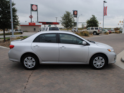 toyota corolla 2009 silver sedan xle gasoline 4 cylinders front wheel drive automatic 76087