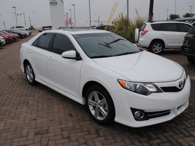 toyota camry 2012 white sedan se gasoline 4 cylinders front wheel drive automatic 76087