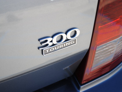 chrysler 300 2006 gray sedan touring gasoline 6 cylinders rear wheel drive automatic 76087