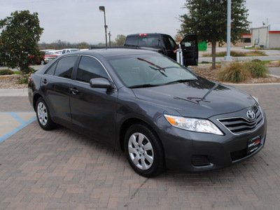 toyota camry 2010 gray sedan le 4 cylinders front wheel drive automatic 76087