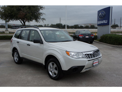 subaru forester 2012 white wagon 2 5x gasoline 4 cylinders all whee drive automatic 77099