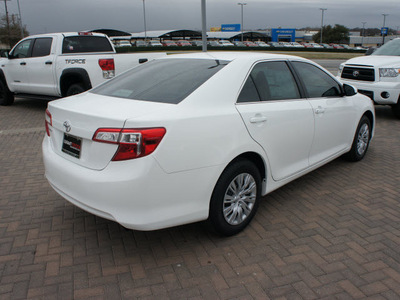 toyota camry 2012 white sedan l gasoline 4 cylinders front wheel drive automatic 76087