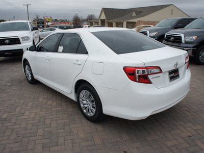 toyota camry 2012 white sedan l gasoline 4 cylinders front wheel drive automatic 76087