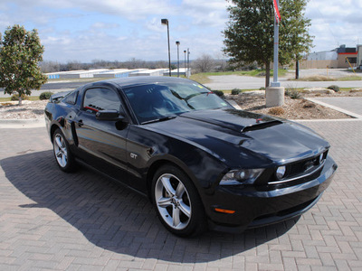 ford mustang 2010 black coupe gt gasoline 8 cylinders rear wheel drive 5 speed manual 76087