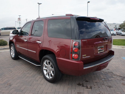 gmc yukon 2009 red suv denali gasoline 8 cylinders all whee drive automatic 76087